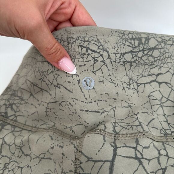 Lululemon Wunder Train High-Rise Short 8" Thread Dye Rover Black Size 2 - Picture 5 of 8